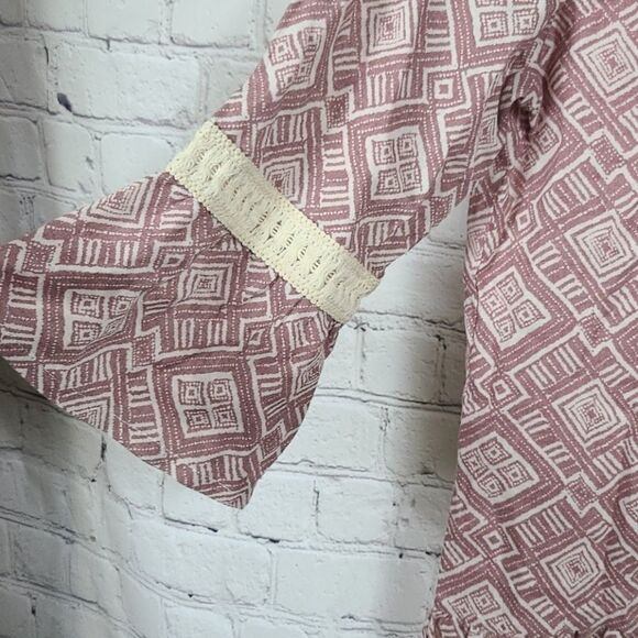 UO Entro Rose & Cream Peplum Peasant Top Crochet Lace Trim Bell Sleeves Tunic - Picture 5 of 7